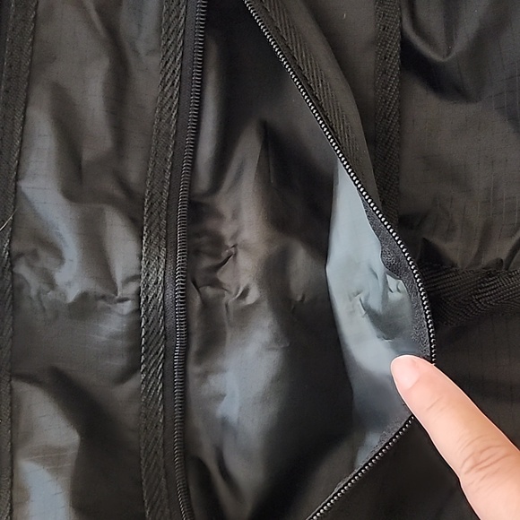 Maple leaf packable adjustable shoukder strap - Picture 8 of 9